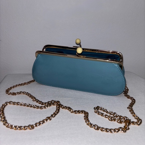 Miu Miu teal clutch with attachable gold chain strap and golden kiss lock clasp - Picture 3 of 4